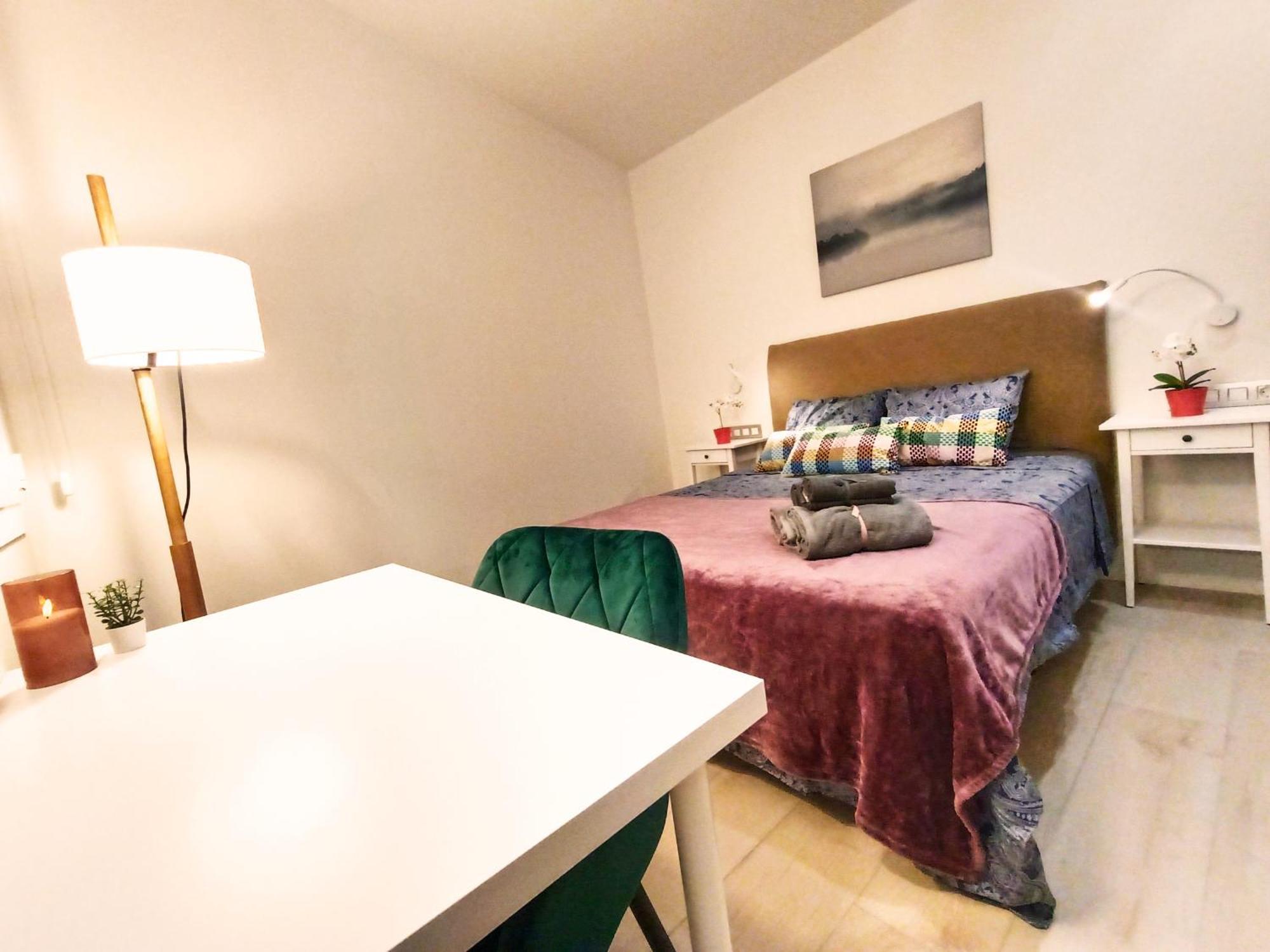 Private Rooms By Plaza Universidad Barcelona Buitenkant foto