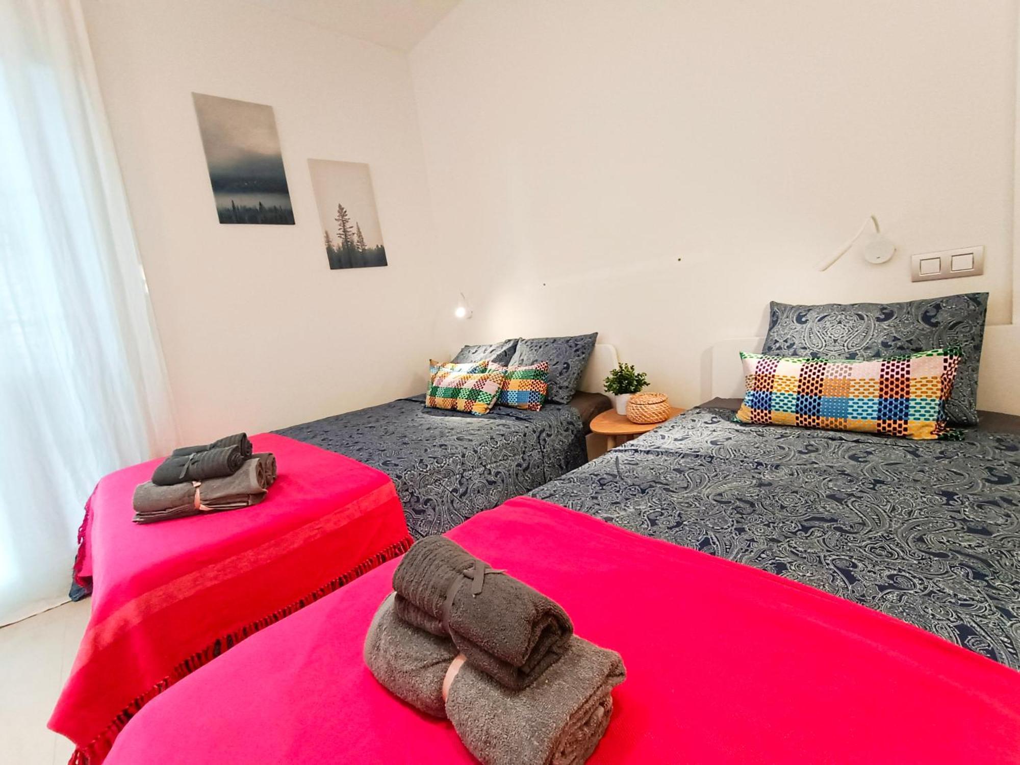 Private Rooms By Plaza Universidad Barcelona Buitenkant foto